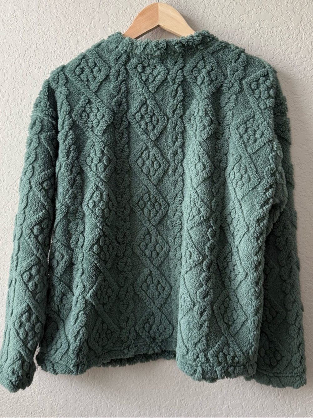 Plush‎ Diamond-Textured Pullover Pajama Top - Sage Green - Picture 2 of 4